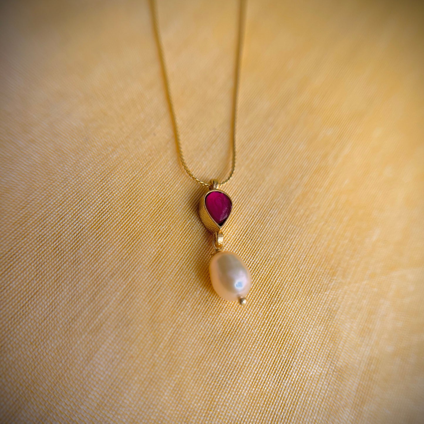 Sway Pearl Pendant with chain