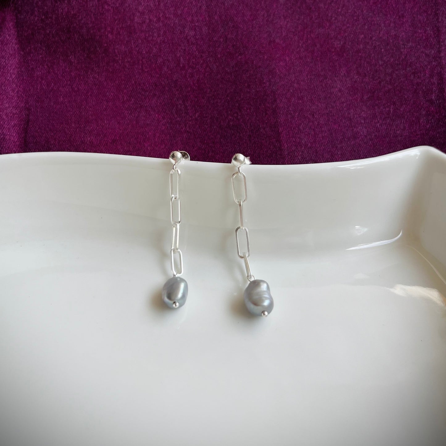 Dhara Grey Pearl Earring