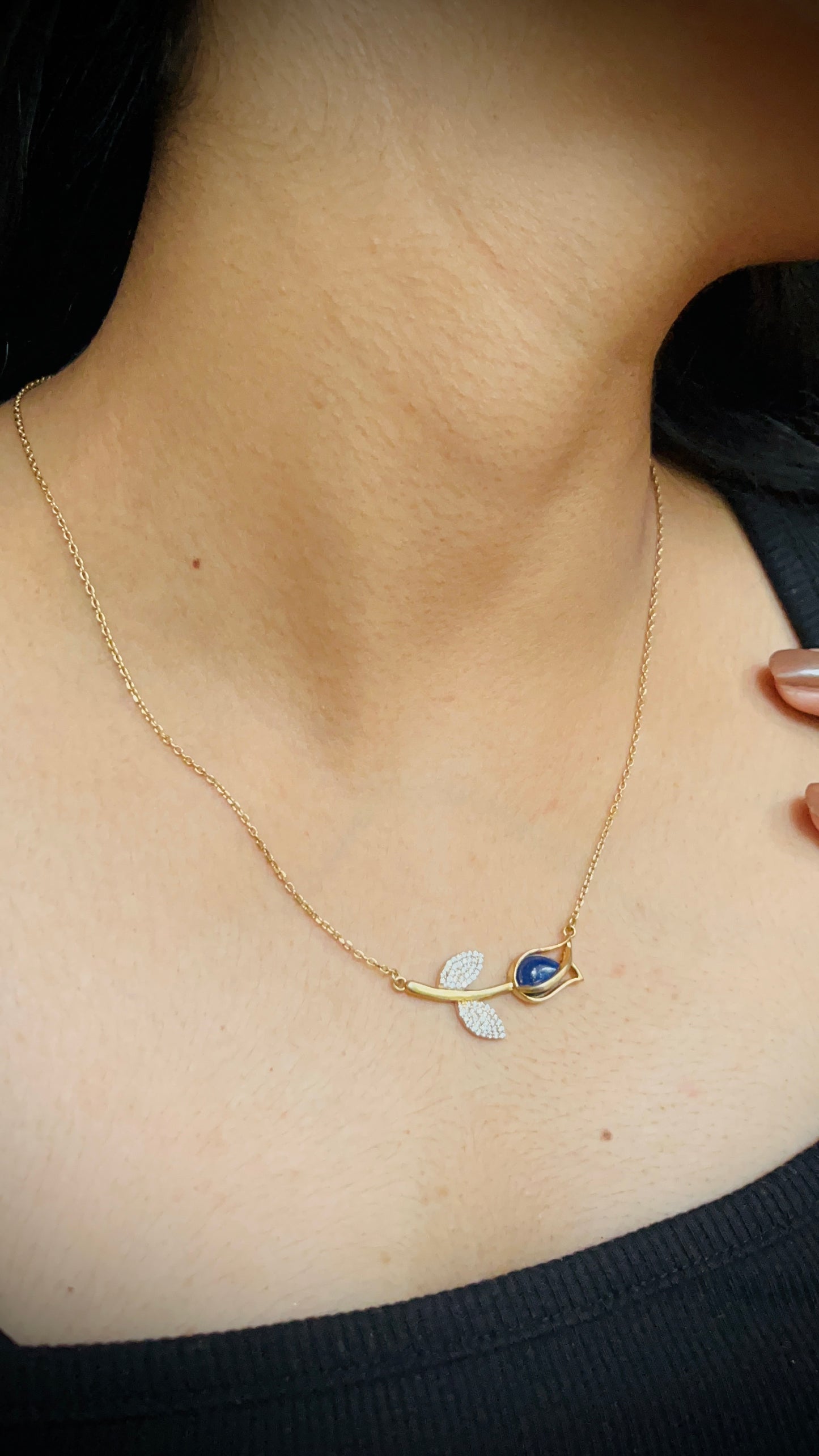 Tulip Pendant with Link Chain