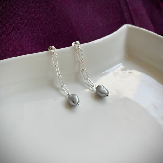 Dhara Grey Pearl Earring