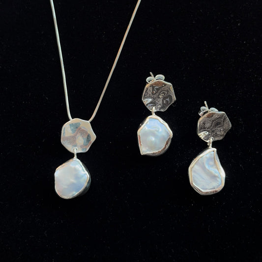 Muse Pearl Pendant Set