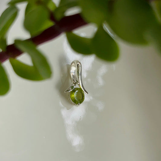 Furl Peridot Pendant