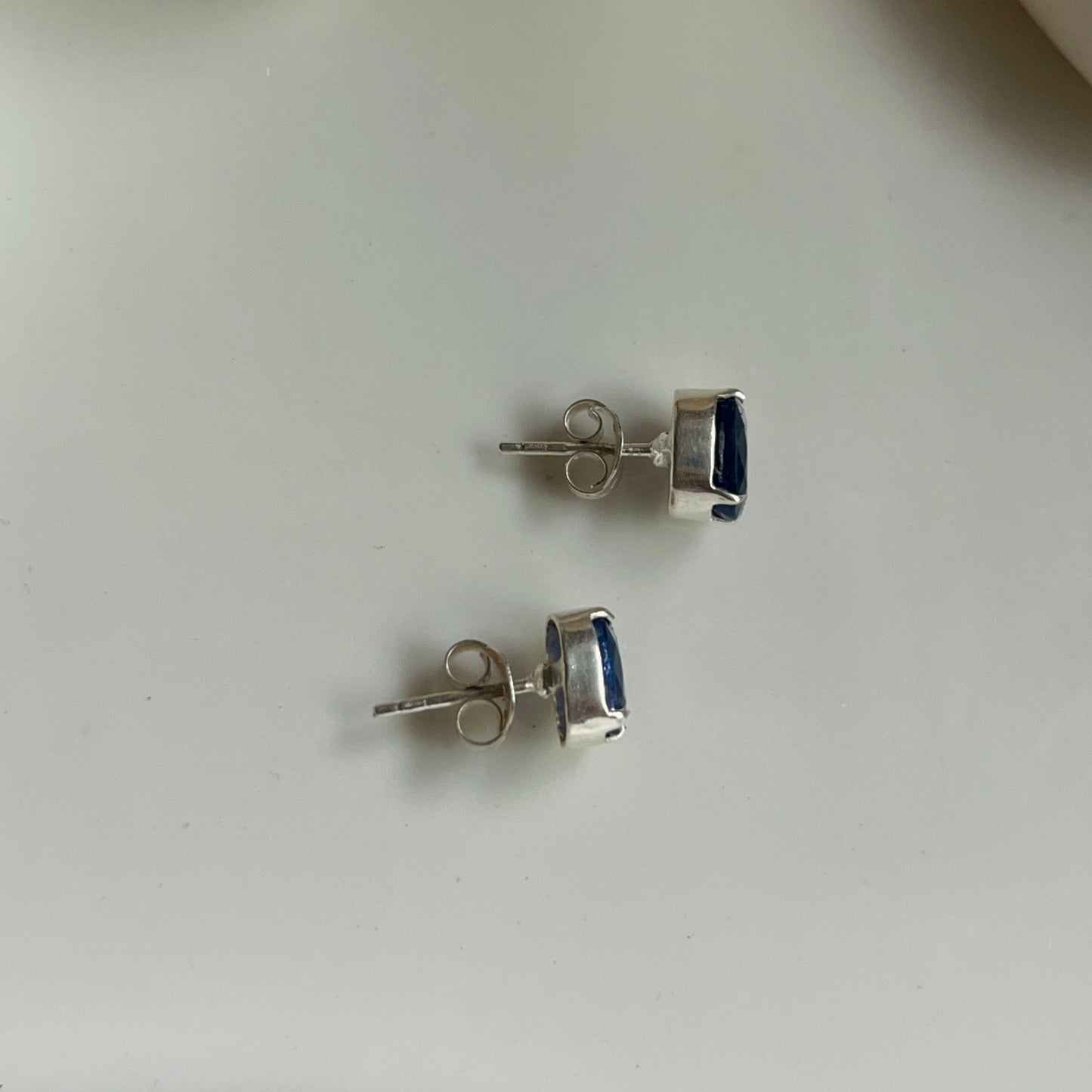 Classic Blue Sapphire Earstuds