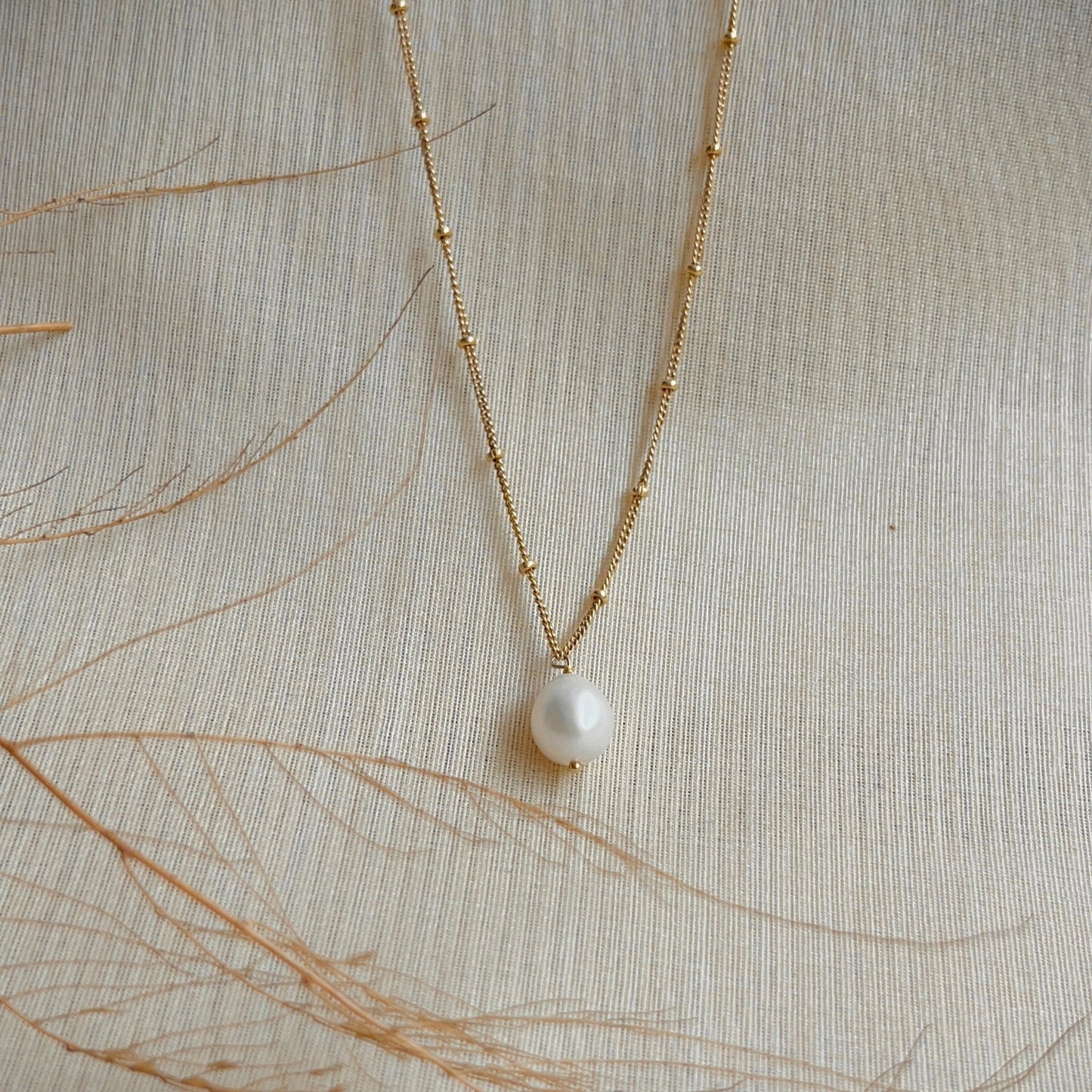 Sole Pearl Pendant with Chain