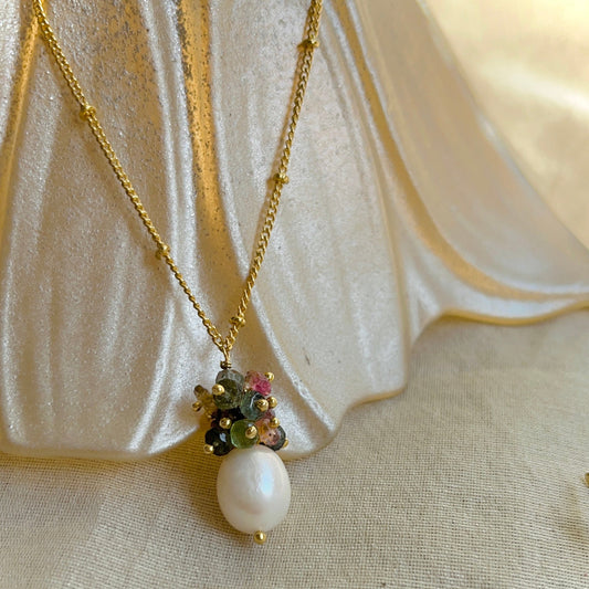 Nayaab Pendant Set with Earrings