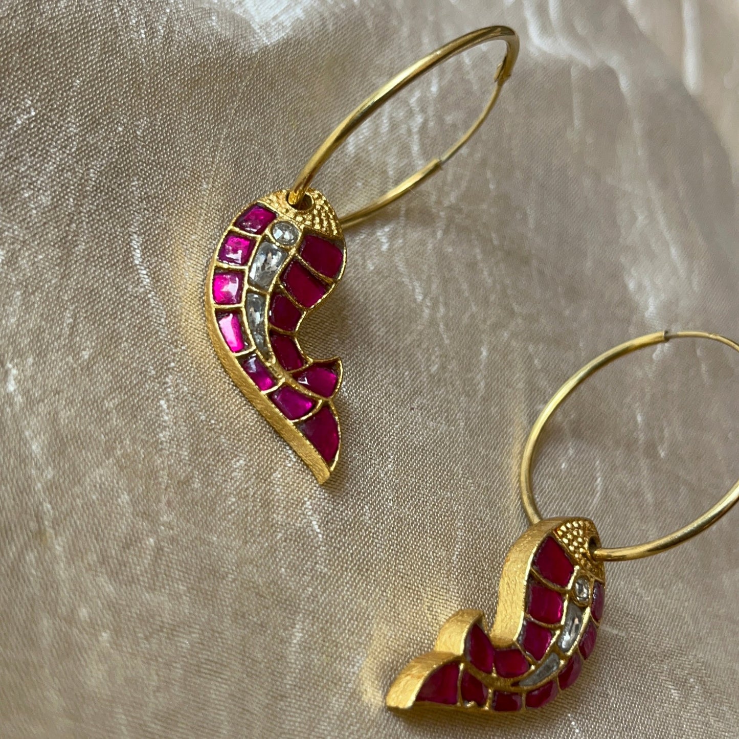 Meen Dangler Earring