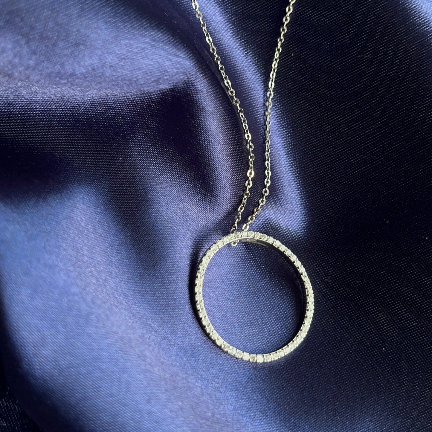 Circulo Pendant with Chain