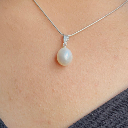 Gleam Pearl Pendant
