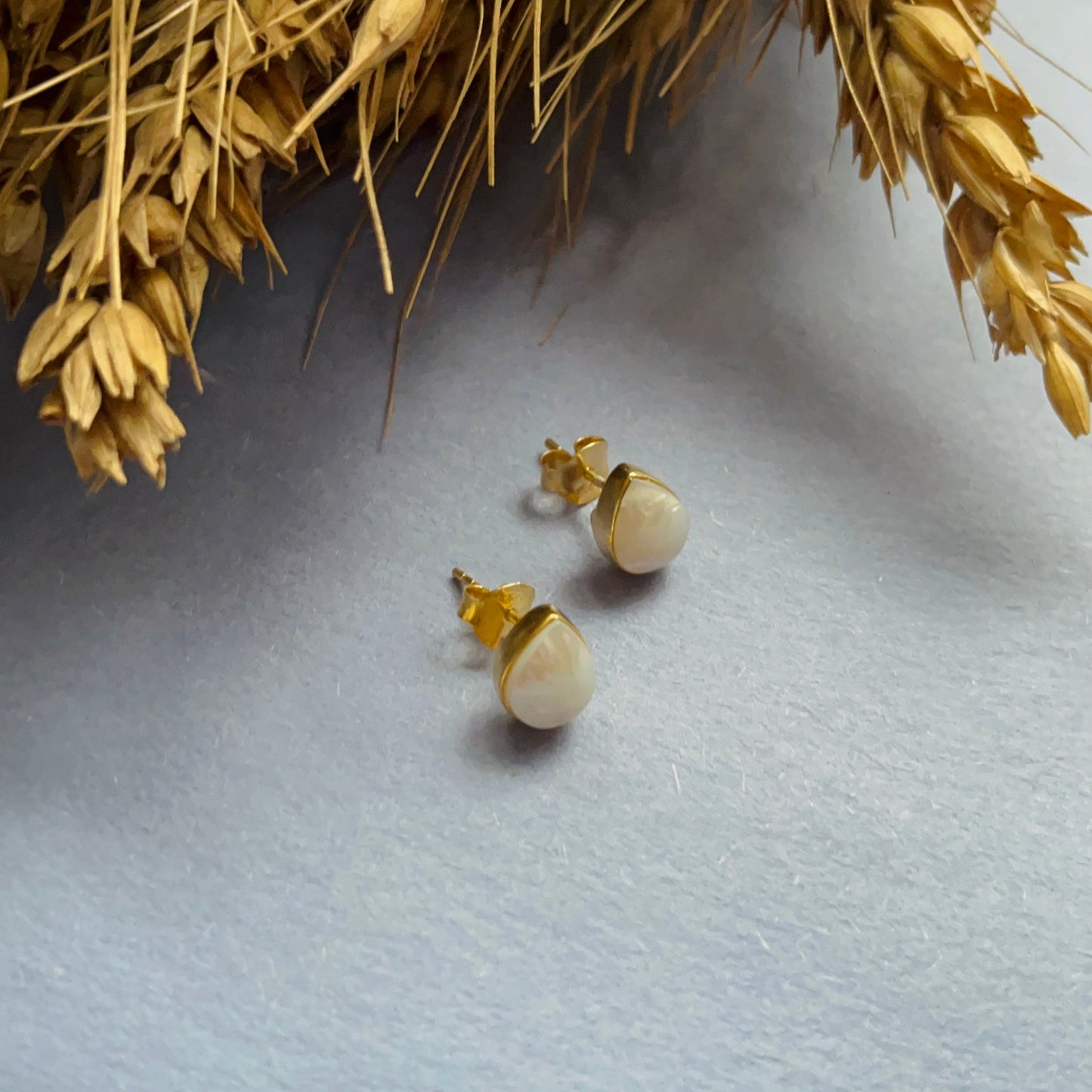Mabe Pear Earstud