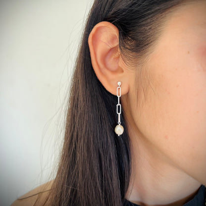 Dhara Pearl Earring