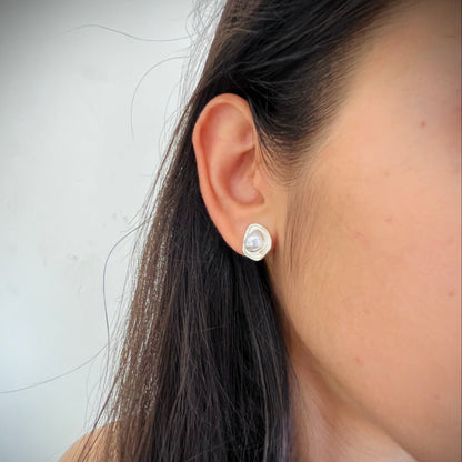Sculpt Pearl Earstuds