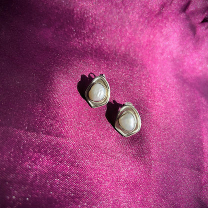 Sculpt Pearl Earstuds