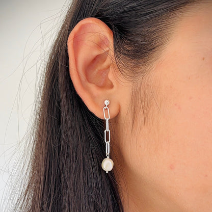 Dhara Pearl Earring