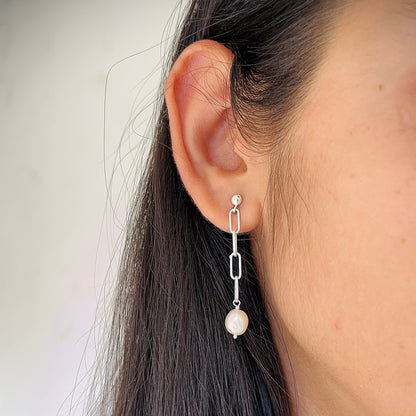 Dhara Pearl Earring