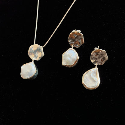 Muse Pearl Pendant Set