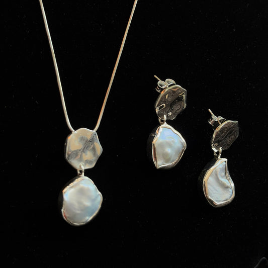 Muse Pearl Pendant Set