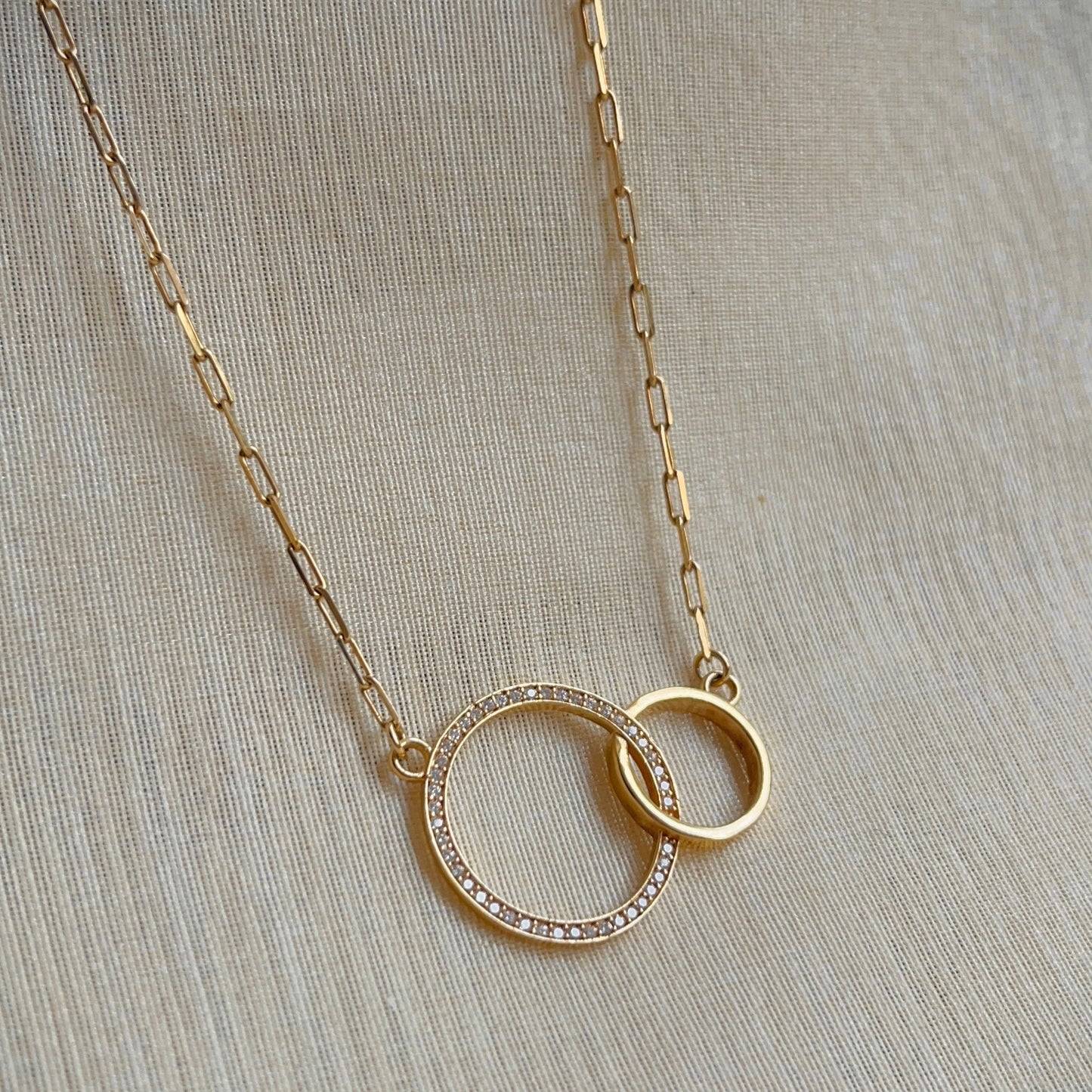 Golden Loop Pendant Chain