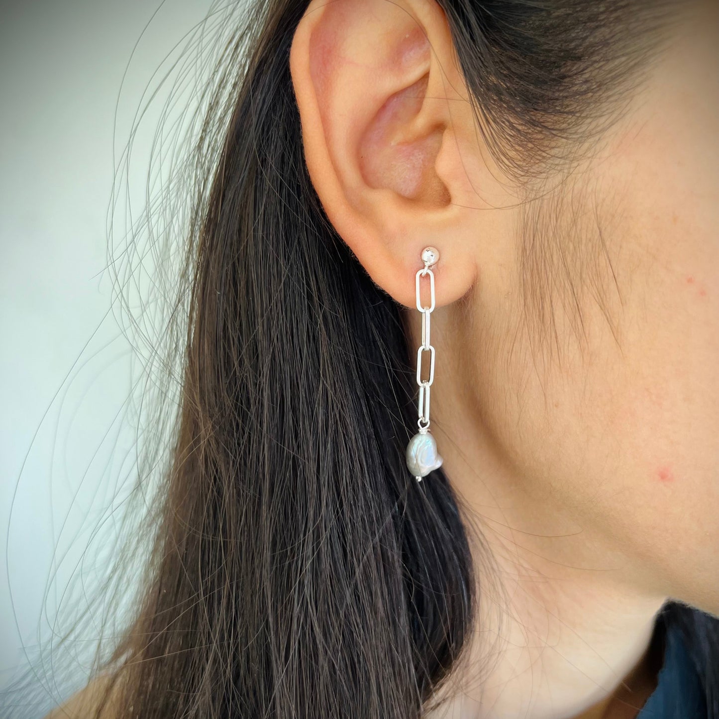 Dhara Grey Pearl Earring