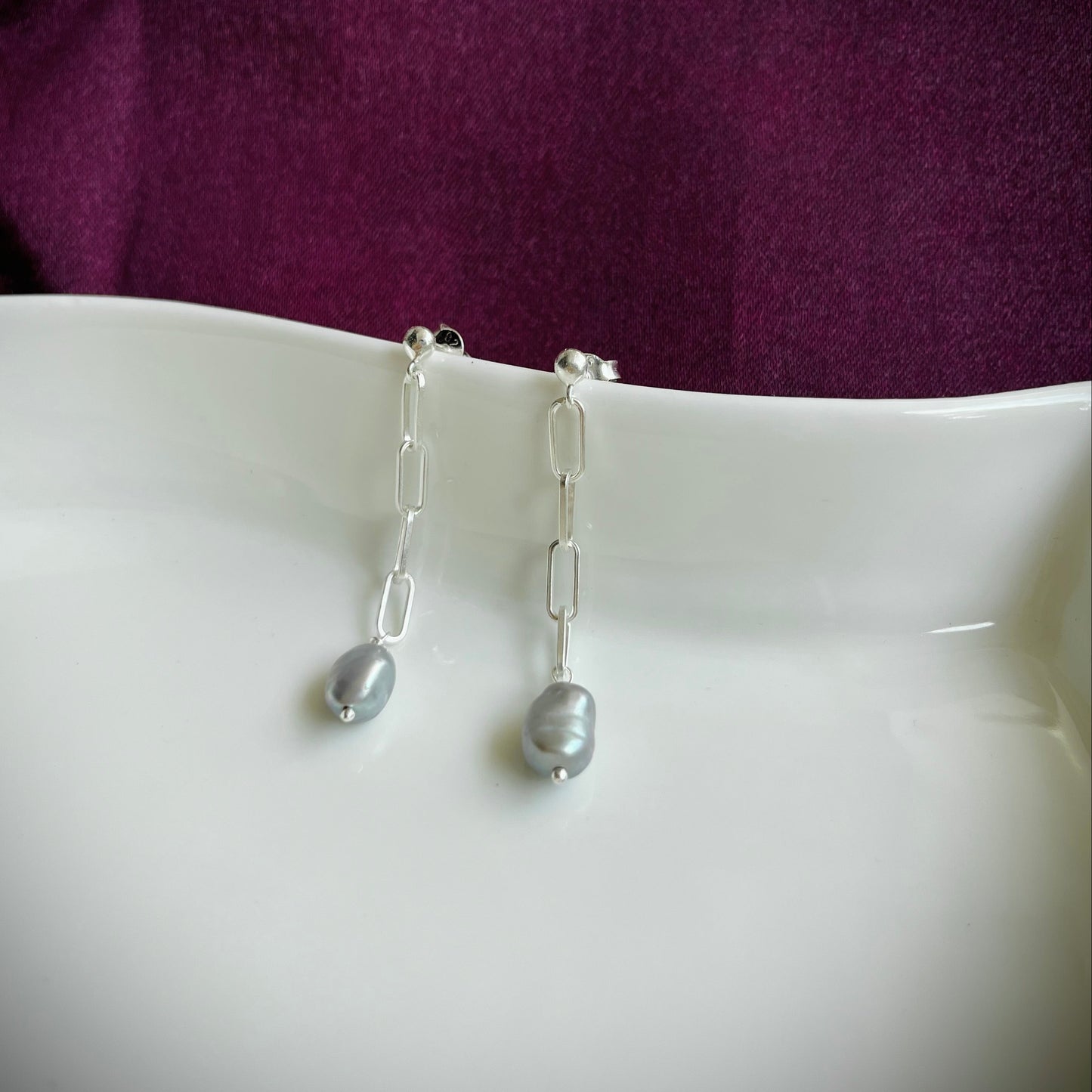 Dhara Grey Pearl Earring
