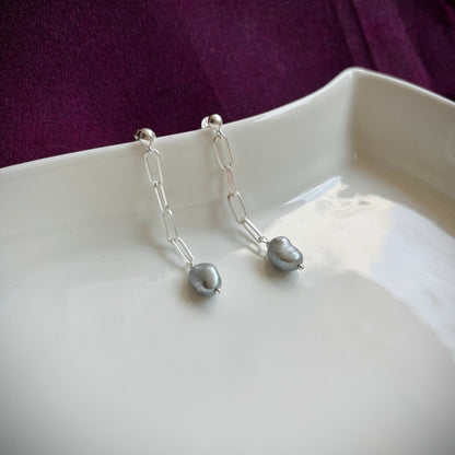 Dhara Grey Pearl Earring