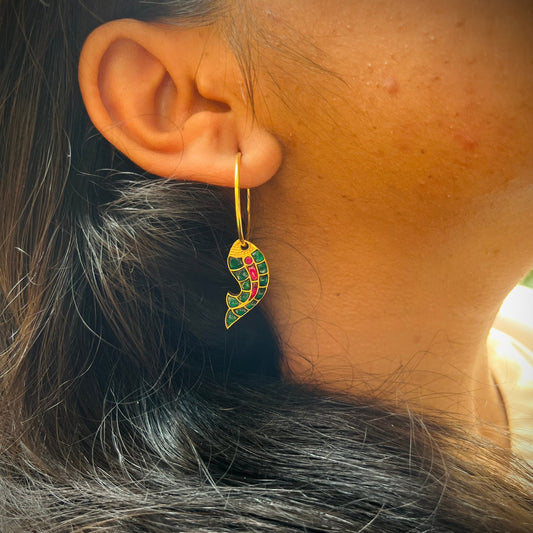 Meen Dangler Earring