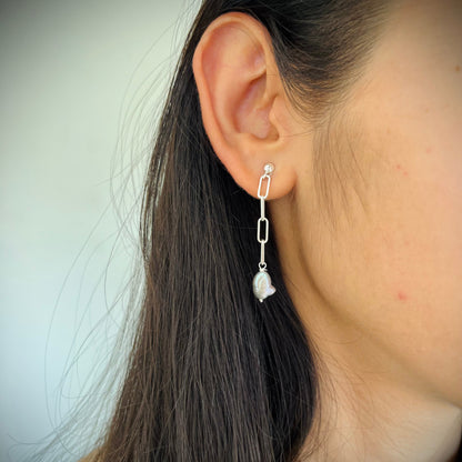 Dhara Grey Pearl Earring