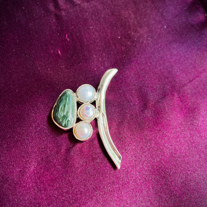 Green Quantum Pendant