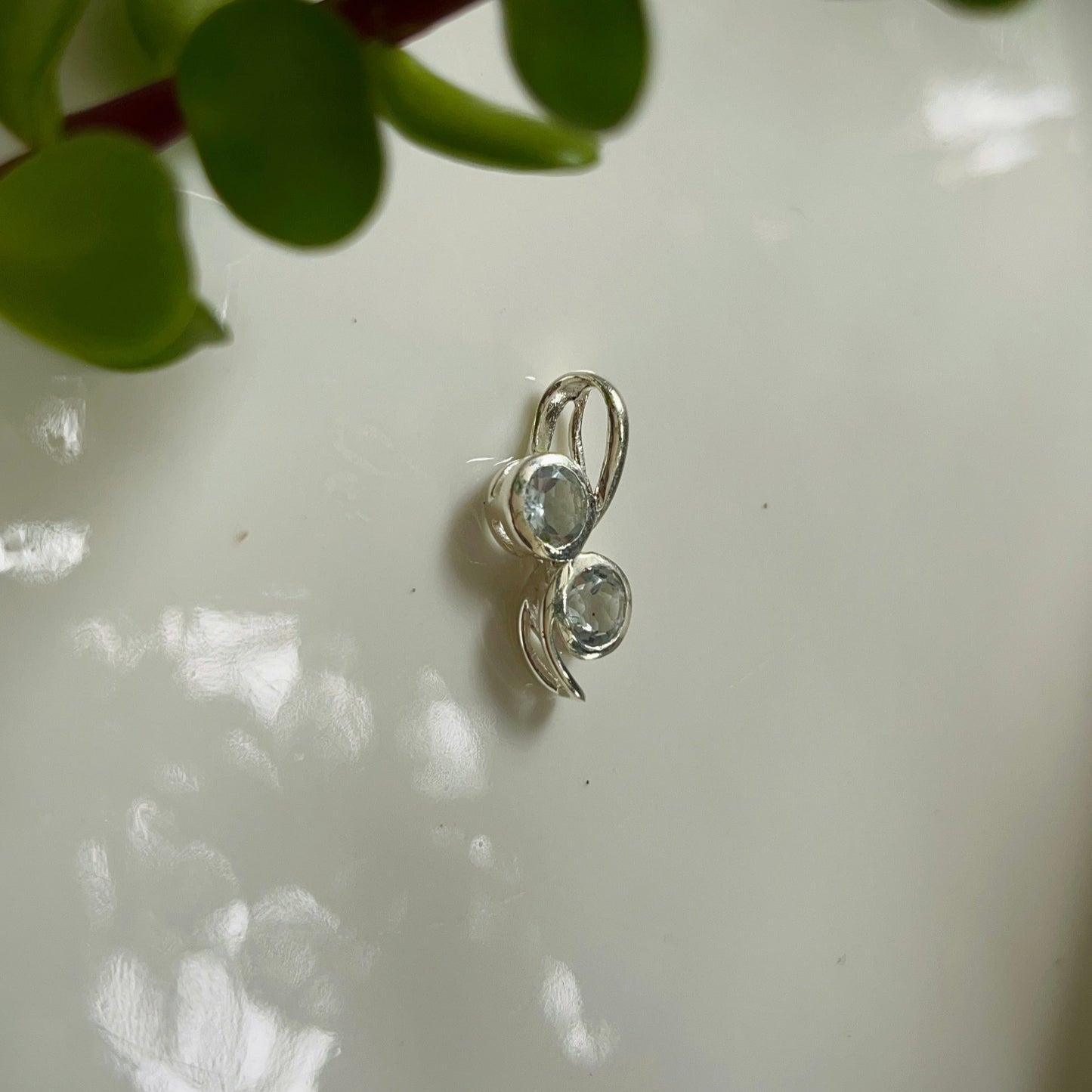 Essence Pendant