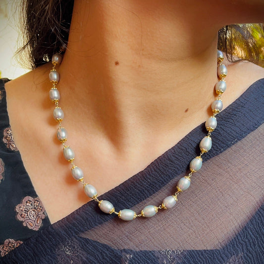 Gris Pearl Necklace