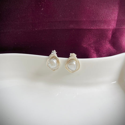 Sculpt Pearl Earstuds