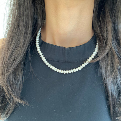 Shwet Moti Single-Liner Necklace
