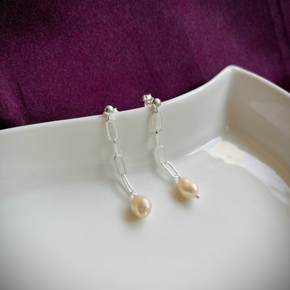 Dhara Pearl Earring