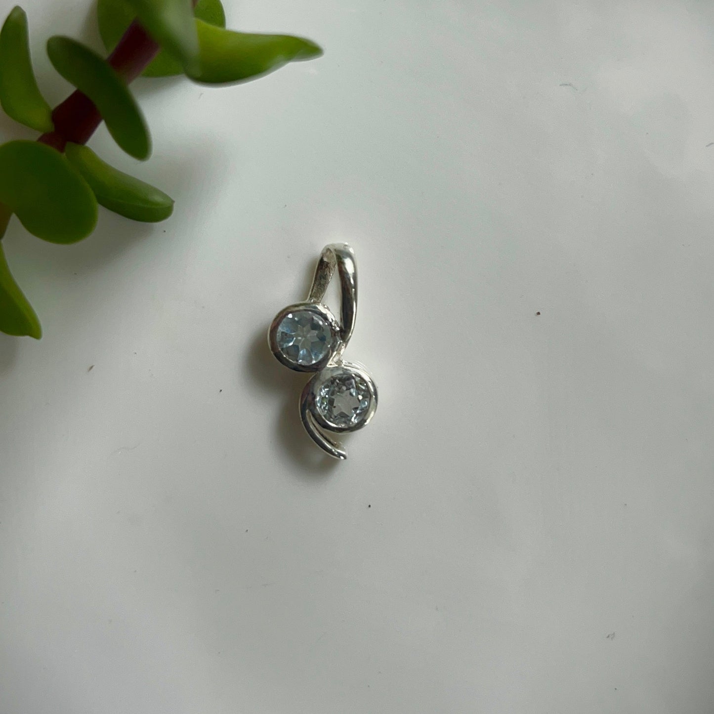 Essence Pendant