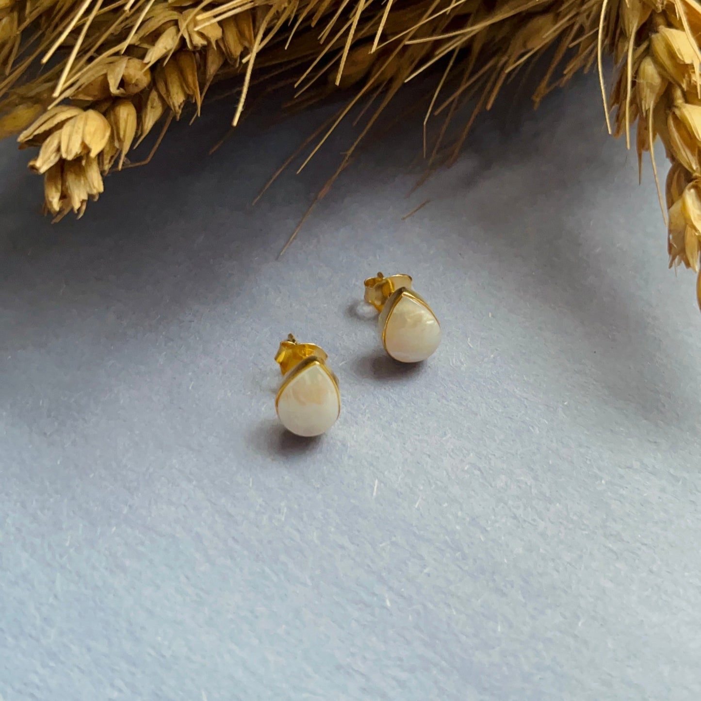 Mabe Pear Earstud