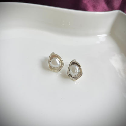 Sculpt Pearl Earstuds