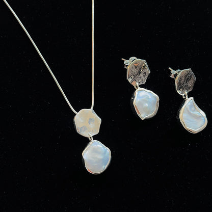 Muse Pearl Pendant Set
