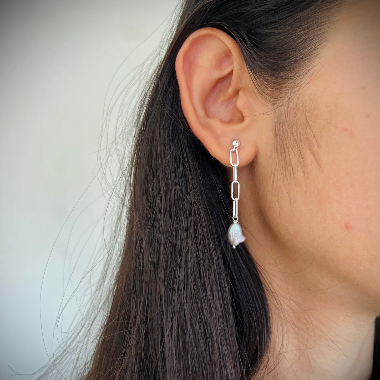 Dhara Grey Pearl Earring