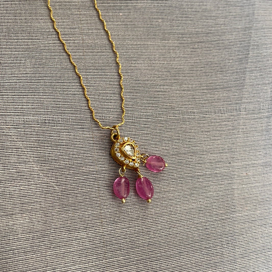 Noor Pendant with Chain